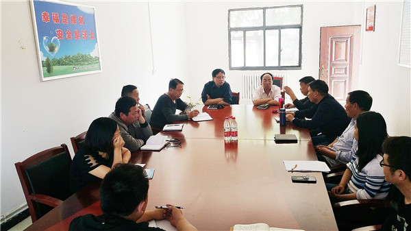 2017年(nian)度公司監事(shi)會召開座談(tán)會研判經營(yíng)形式