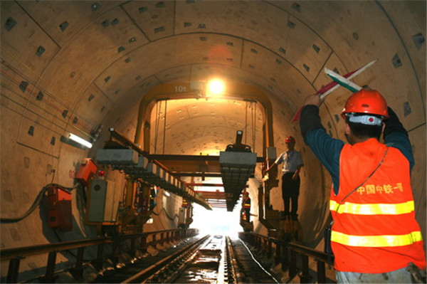 公(gōng)司生産的短軌(gui)枕産品用于西(xi)安地鐵二号線(xian)全段工程